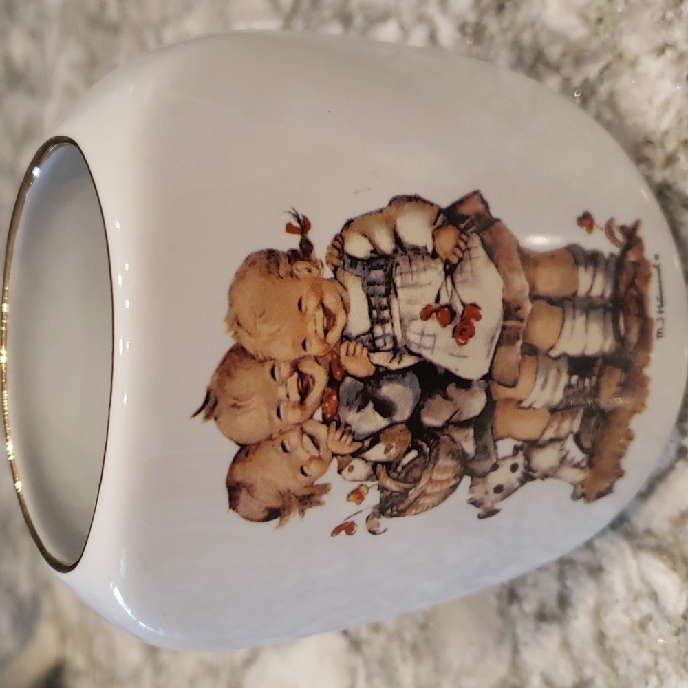Hummel vase